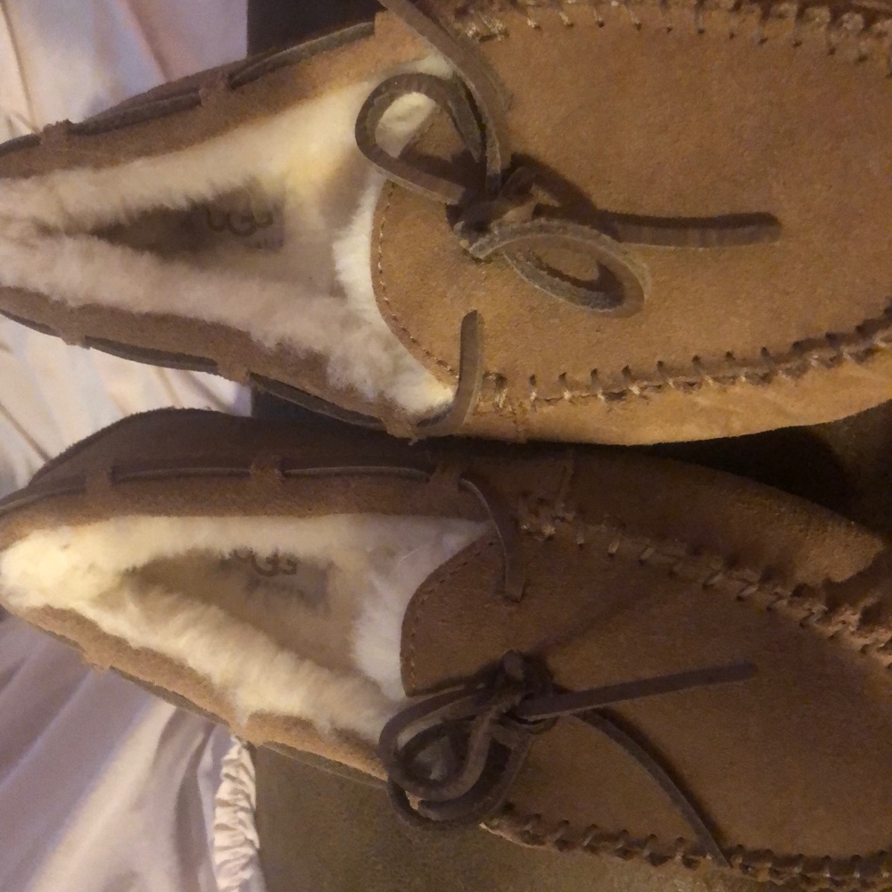 LIKE NEW!! Youth size 4 UGG moccasin slippers